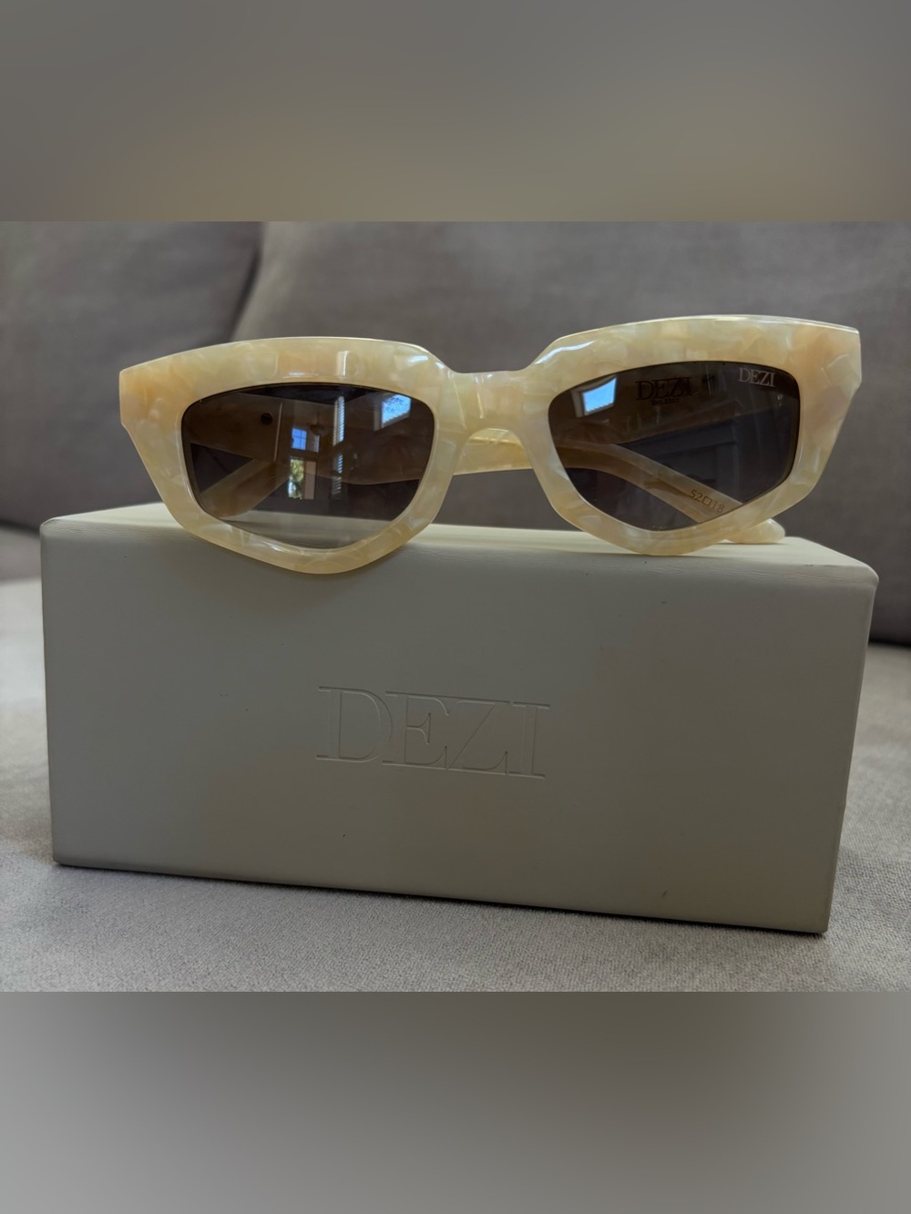 Dezi On Read Sunglasses in Limestone Smoke Faded color. NWOT - Picture 5 of 5